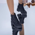 Stiefel auf der XN73 -Plattform Black | Mei