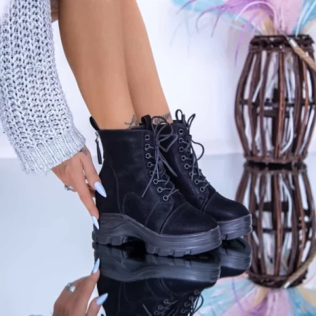 Schwarze XN72A -Stiefel Mei