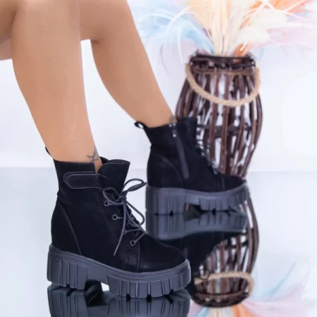 Schwarze XN75A -Stiefel Mei