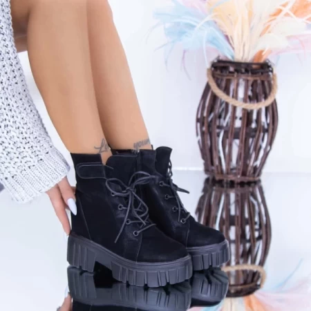 Schwarze XN75A -Stiefel Mei