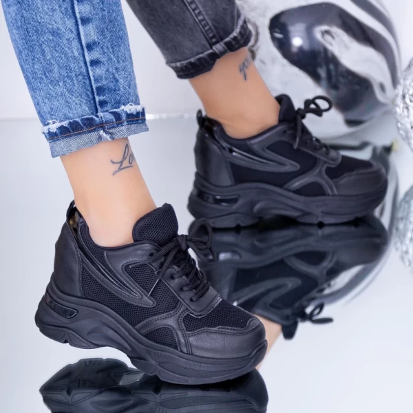 Sportschuhe auf der schwarzen Plattform WL129A Mei