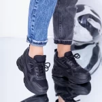 Sportschuhe auf der schwarzen Plattform WL129A Mei