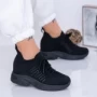 Sportschuhe auf der schwarzen Plattform KDN12A Mei