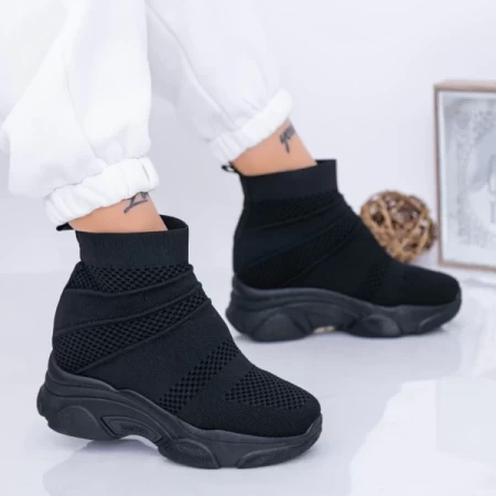 Sportschuhe auf der schwarzen Plattform WL131A Mei