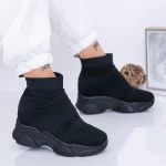 Sportschuhe auf der schwarzen Plattform WL131A Mei