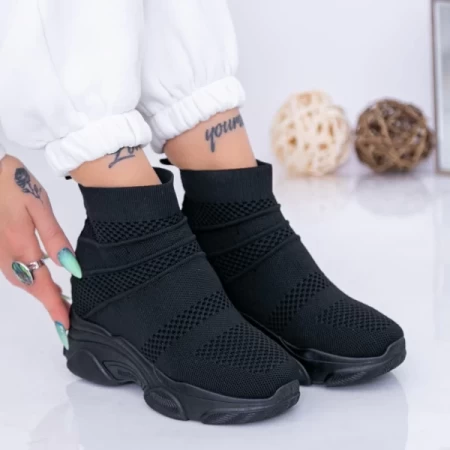 Sportschuhe auf der schwarzen Plattform WL131A Mei