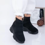 Sportschuhe auf der schwarzen Plattform WL131A Mei