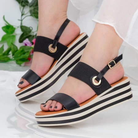 Sandalen auf der schwarzen Plattform QZL253 Mei