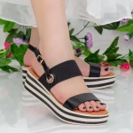 Sandalen auf der schwarzen Plattform QZL253 Mei