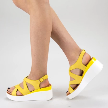 Sandalen auf der QZL225 -Plattform Gelb Mei