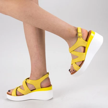 Sandalen auf der QZL225 -Plattform Gelb Mei