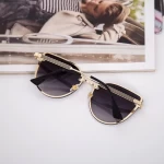Sonnenbrille für Frauen 2020-115 C1 Schwarz | 2020