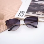 Sonnenbrille für Frauen 2020-115 C1 Schwarz | 2020
