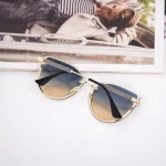 Sonnenbrille für Frauen 2020-115 C4 Blau 2020