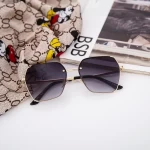 Sonnenbrille für Frauen 2020-108 C1 Schwarz | 2020