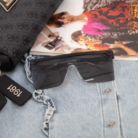 Sonnenbrille für Frauen 2020-210 C1 Schwarz | 2020