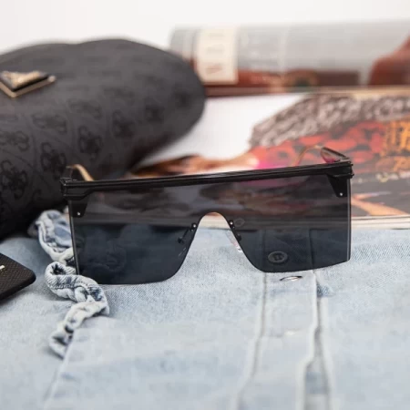 Sonnenbrille für Frauen 2020-210 C1 Schwarz | 2020