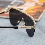 Sonnenbrille für Frauen 2020-105 C1 Schwarz | 2020