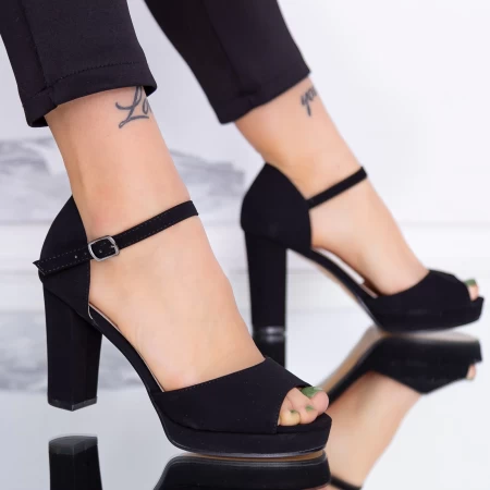 Sandalen mit einer dicken Ferse WT69 SD Schwarz | Mei
