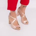 Sandalen mit einer dicken Ferse YXD18 Champagner | Mei