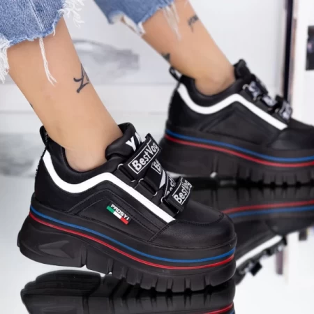 Sportschuhe auf der schwarzen Plattform 2018 Mei