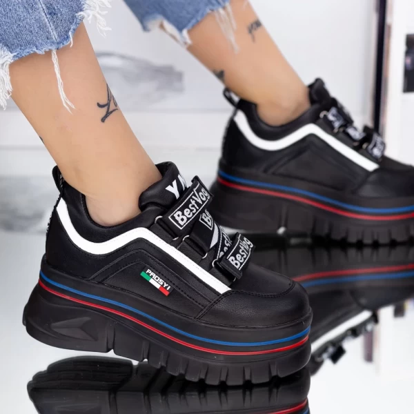Sportschuhe auf der schwarzen Plattform 2018 Mei