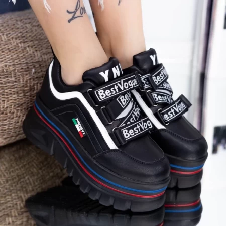 Sportschuhe auf der schwarzen Plattform 2018 Mei