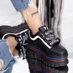 Sportschuhe auf der schwarzen Plattform 2018 Mei