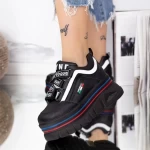 Sportschuhe auf der schwarzen Plattform 2018 Mei