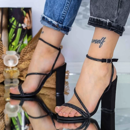 Sandalen mit dicken Absätzen Bd7 Black | Mei