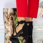 Sandalen mit einer dicken Ferse xkk522 schwarz | Mei