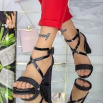 Sandalen mit einer dicken Ferse xkk522 schwarz | Mei