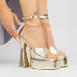 Sandalen mit einer dicken Ferse und einer 956-25 Zloty-Plattform Botinelli