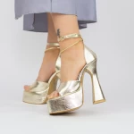 Sandalen mit einer dicken Ferse und einer 956-25 Zloty-Plattform Botinelli