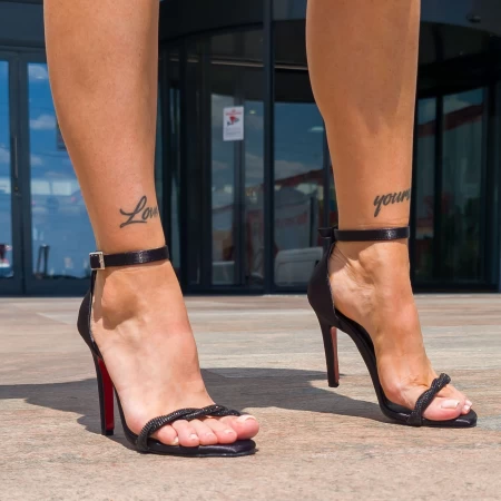 Sandalen mit einem dünnen Absatz 6500 Black | Existieren