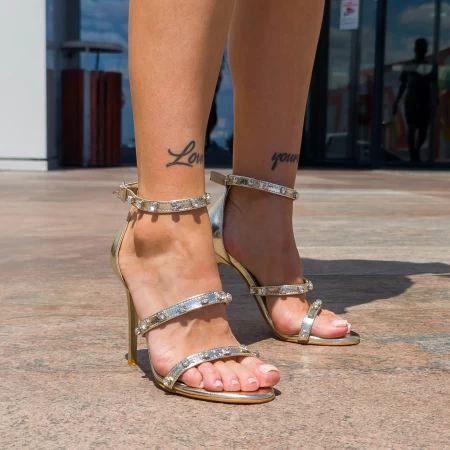 Sandalen mit einem dünnen Ferse ES2402 Gold Existieren