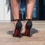 Sandalen mit einem dünnen Absatz 2195 Black-Silver Existieren