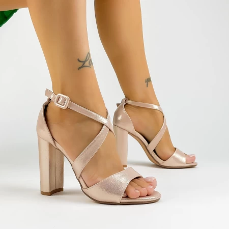 Sandalen mit einer dicken Ferse XKK537 Champagner | Mei