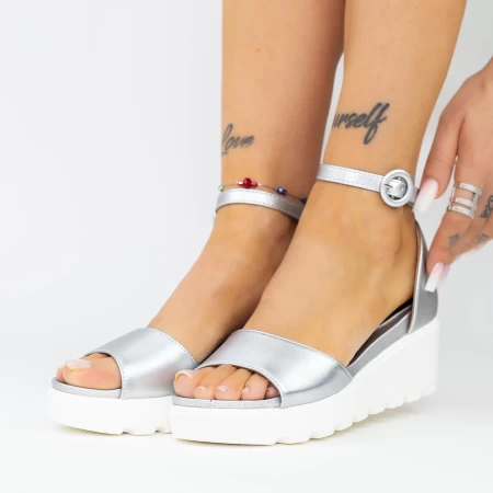 Sandalen auf der Silberplattform LM358 Mei