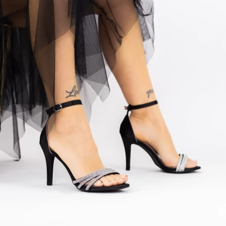 Sandalen mit einer dünnen Ferse 2YXD26 Schwarz | Mei