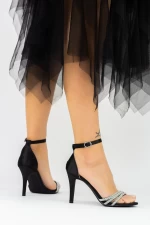 Sandalen mit einer dünnen Ferse 2YXD26 Schwarz | Mei