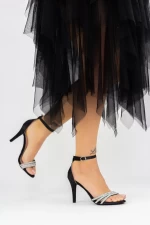 Sandalen mit einer dünnen Ferse 2YXD26 Schwarz | Mei
