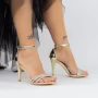 Sandalen mit einer dünnen Absatz 2YXD26 Zloty | Mei