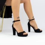 Sandalen auf einer dicken Ferse und 2BD16 -Plattform schwarz | Mei