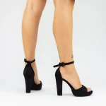 Sandalen auf einer dicken Ferse und 2BD16 -Plattform schwarz | Mei