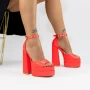 Sandalen mit einer dicken Ferse und einer orangefarbenen 2Sy7 -Plattform Mei