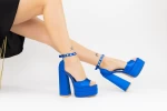 Sandalen auf einer dicken Ferse und 2Sy7 -Plattform blau Mei