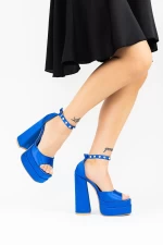 Sandalen auf einer dicken Ferse und 2Sy7 -Plattform blau Mei