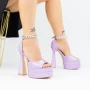 Sandalen auf einer dicken Ferse und 2Sy6 Hell Purple Plattform Mei