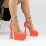 Sandalen auf einer dicken Ferse und einer orangefarbenen 2Sy6 -Plattform Mei